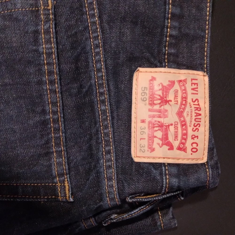 RED LABL LEVI STRAUSS 569 BRAND  NEW !!